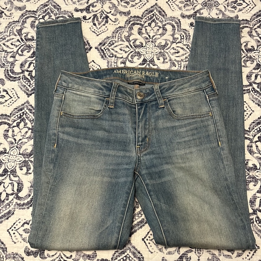 Light wash skinny jeans